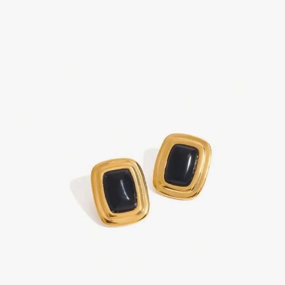 Black stone Earrings Q208